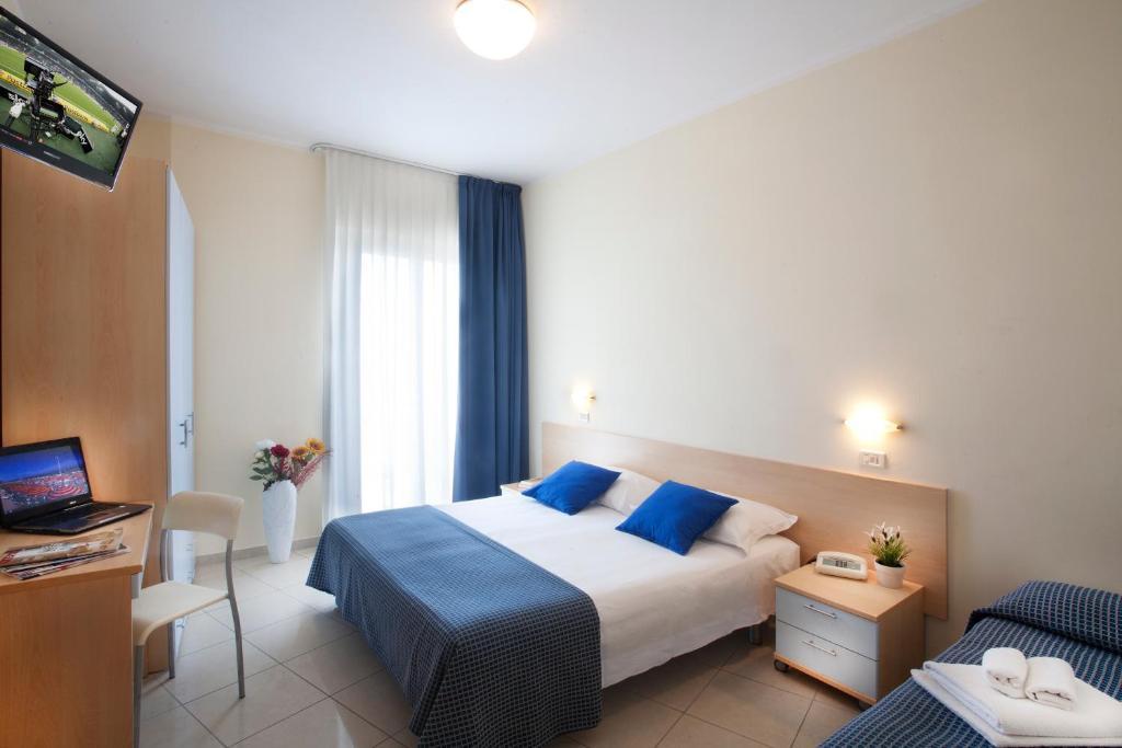 Hotel Fantasy Rimini Esterno foto