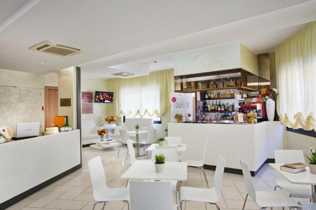 Hotel Fantasy Rimini Esterno foto